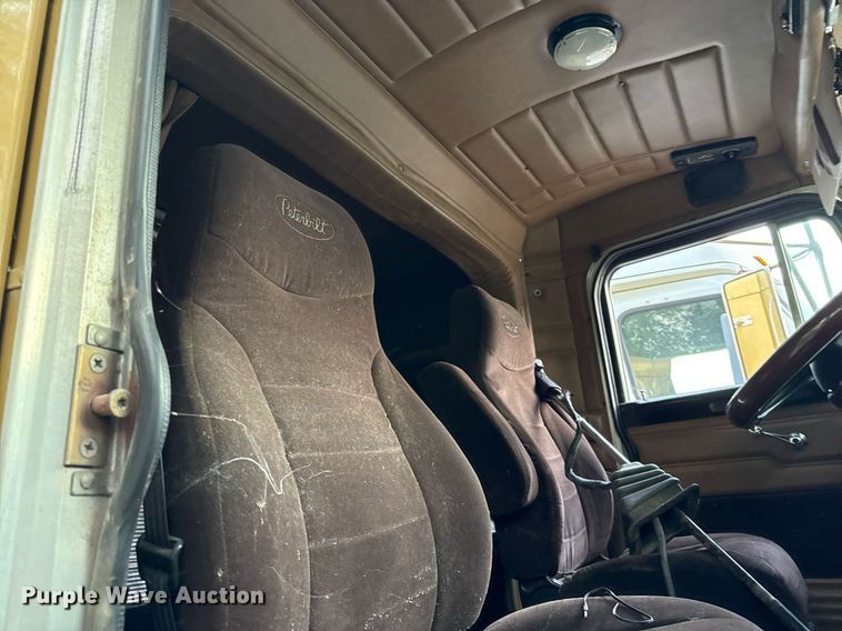 image for item EJ3281 2002 Peterbilt 379 semi truck