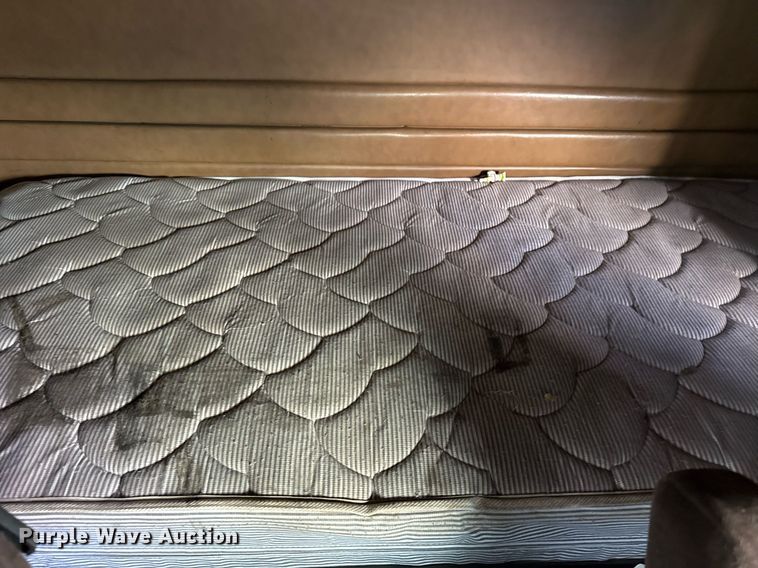 image for item EJ3281 2002 Peterbilt 379 semi truck