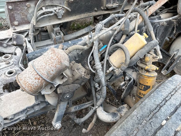 image for item EJ3281 2002 Peterbilt 379 semi truck