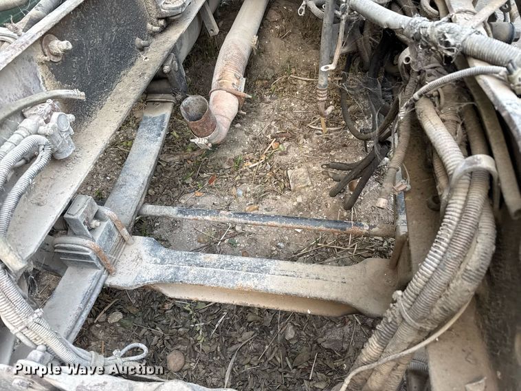 image for item EJ3281 2002 Peterbilt 379 semi truck