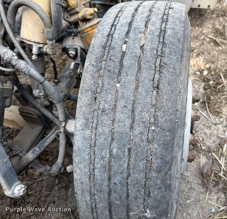 image for item EJ3281 2002 Peterbilt 379 semi truck