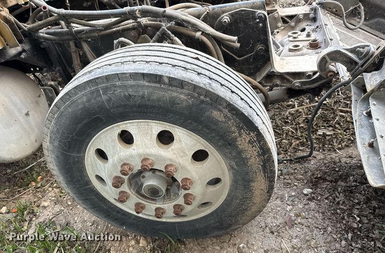 image for item EJ3281 2002 Peterbilt 379 semi truck