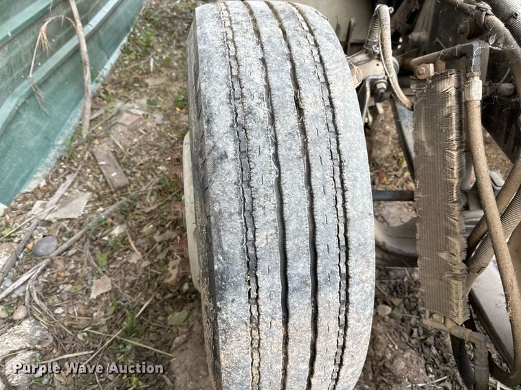 image for item EJ3281 2002 Peterbilt 379 semi truck