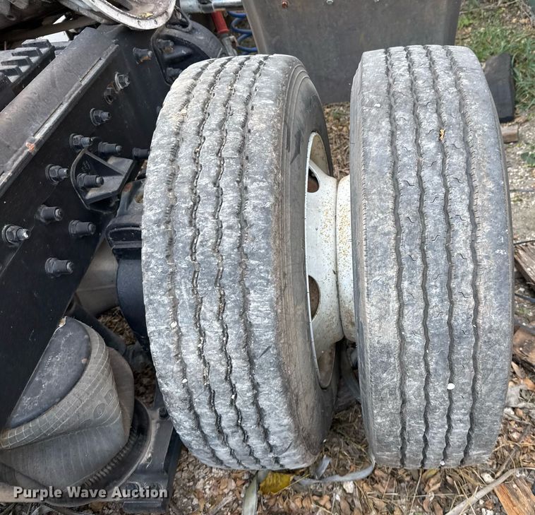 image for item EJ3281 2002 Peterbilt 379 semi truck