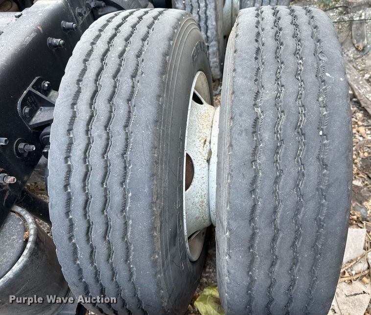 image for item EJ3281 2002 Peterbilt 379 semi truck