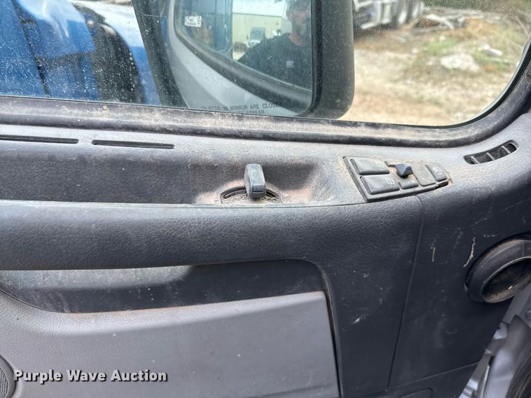 image for item EJ3282 2011 Volvo VN semi truck