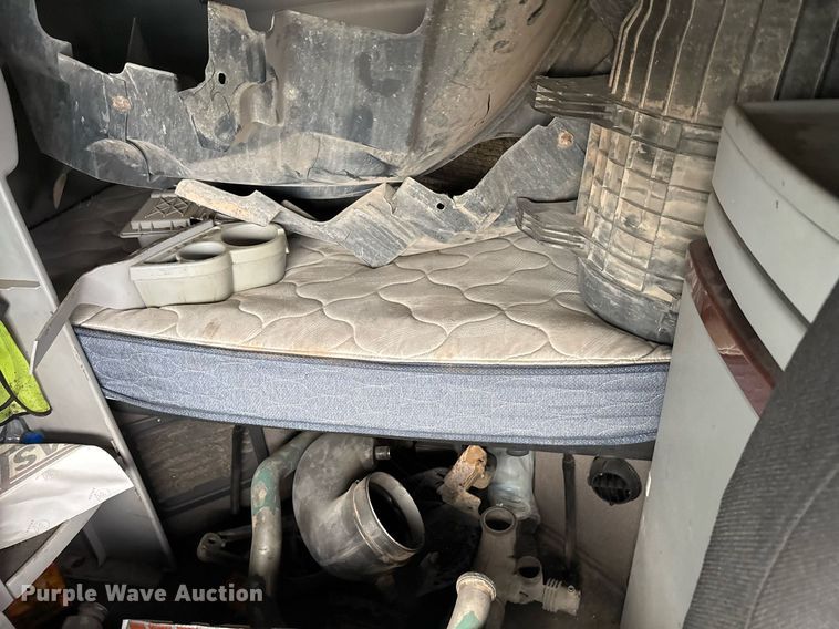 image for item EJ3282 2011 Volvo VN semi truck