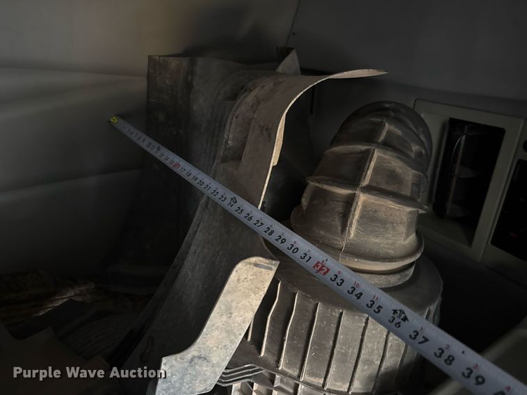 image for item EJ3282 2011 Volvo VN semi truck