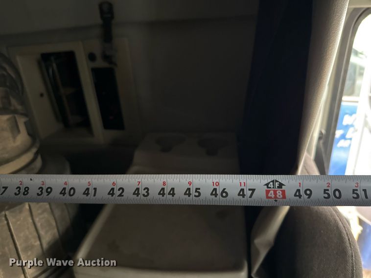 image for item EJ3282 2011 Volvo VN semi truck