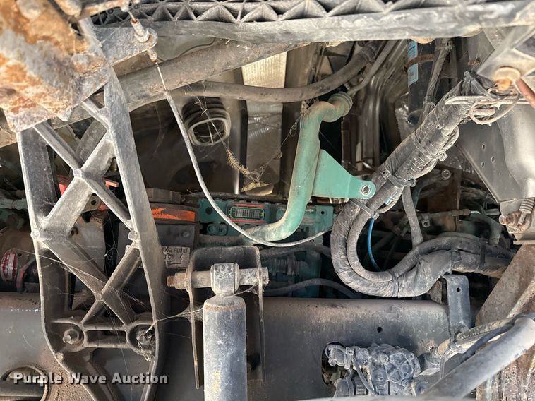 image for item EJ3282 2011 Volvo VN semi truck