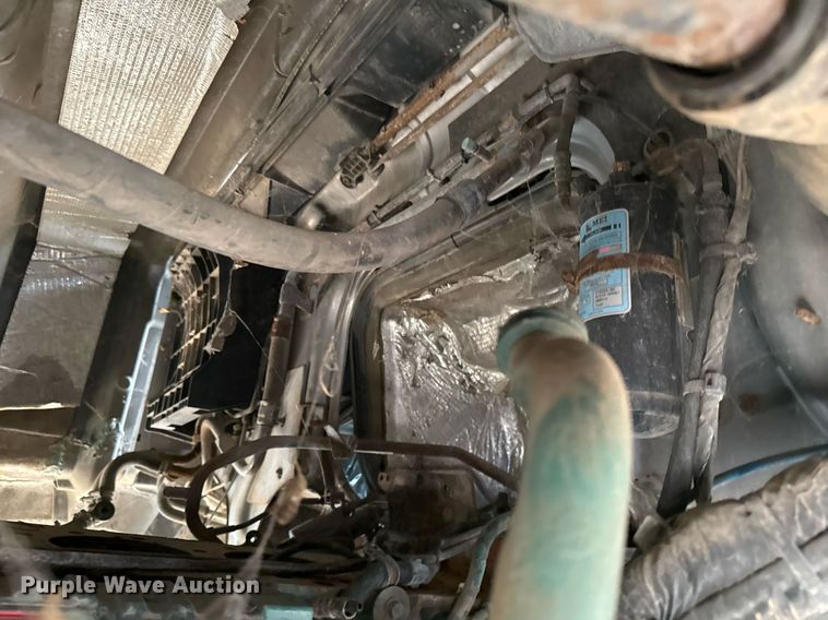 image for item EJ3282 2011 Volvo VN semi truck