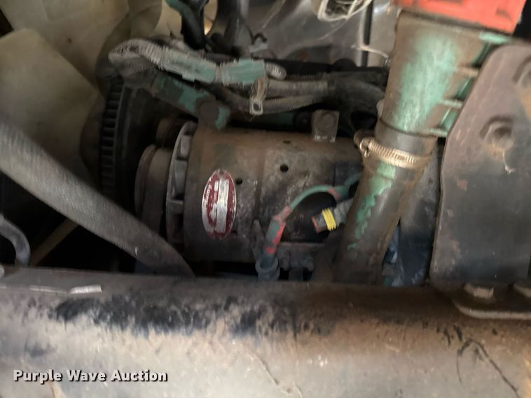 image for item EJ3282 2011 Volvo VN semi truck