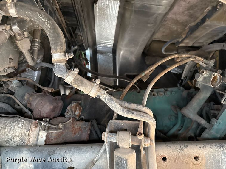 image for item EJ3282 2011 Volvo VN semi truck