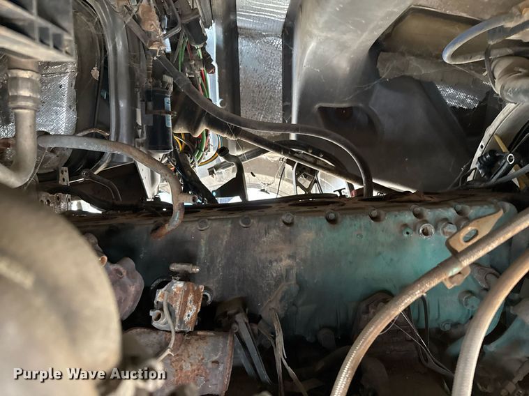 image for item EJ3282 2011 Volvo VN semi truck