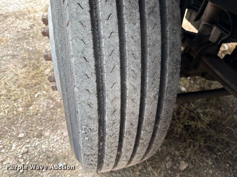 image for item EJ3282 2011 Volvo VN semi truck