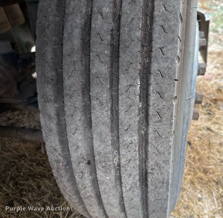 image for item EJ3282 2011 Volvo VN semi truck