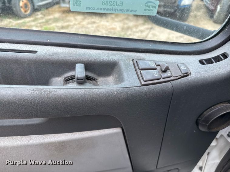 image for item EJ3286 2011 Volvo VN semi truck