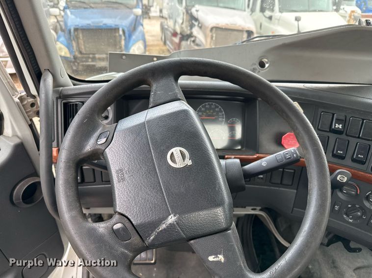 image for item EJ3286 2011 Volvo VN semi truck