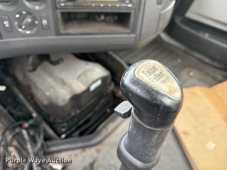 image for item EJ3286 2011 Volvo VN semi truck