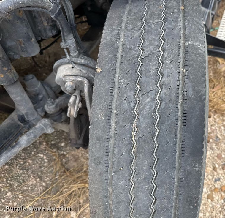 image for item EJ3286 2011 Volvo VN semi truck