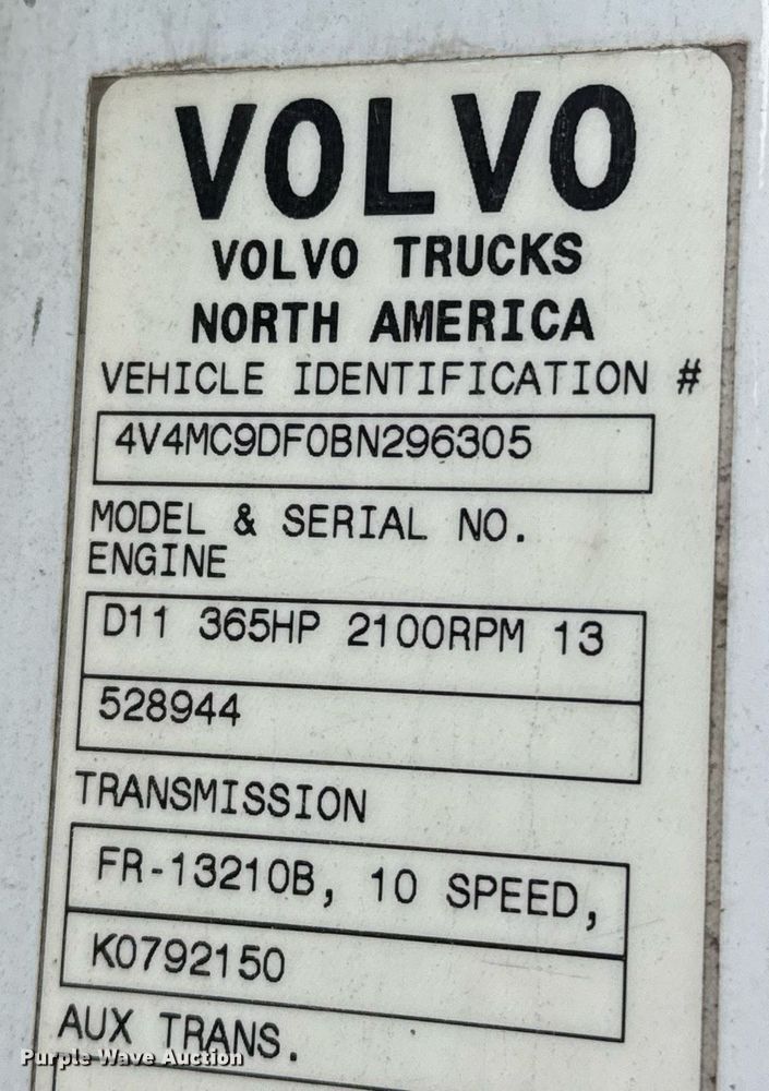 image for item EJ3286 2011 Volvo VN semi truck