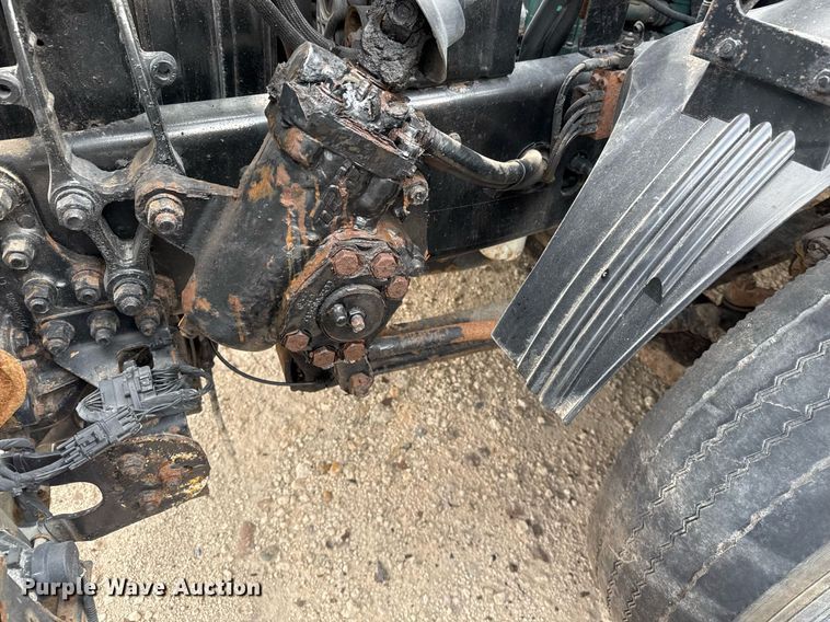 image for item EJ3288 2010 Volvo VN semi truck