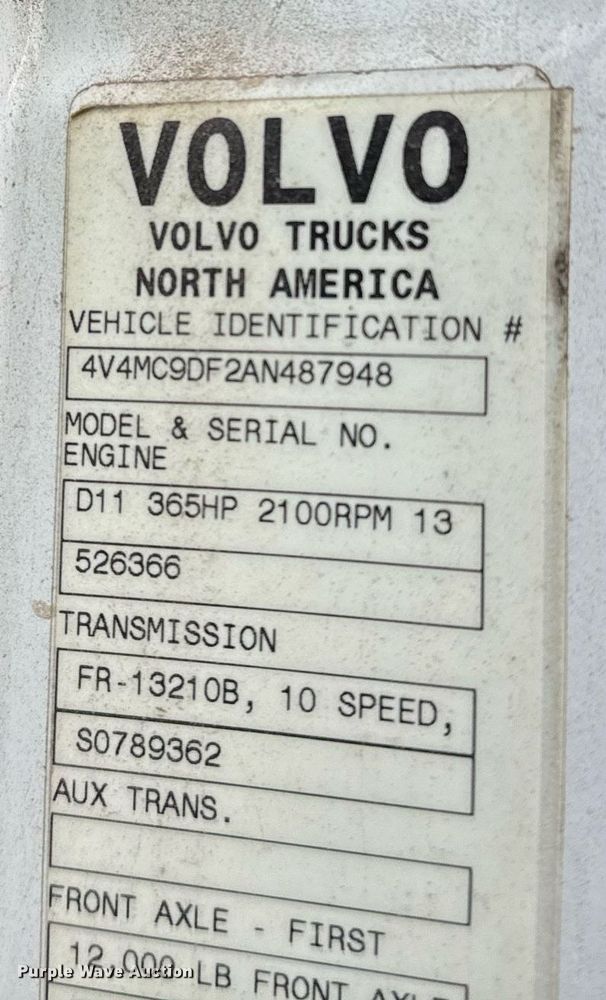 image for item EJ3288 2010 Volvo VN semi truck
