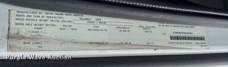 image for item EJ3288 2010 Volvo VN semi truck
