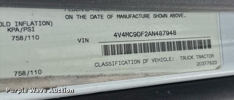 image for item EJ3288 2010 Volvo VN semi truck