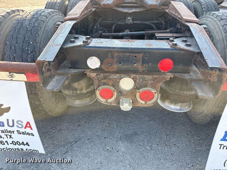 image for item EJ3290 2013 Freightliner Cascadia semi truck