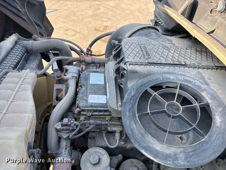 image for item EJ3290 2013 Freightliner Cascadia semi truck