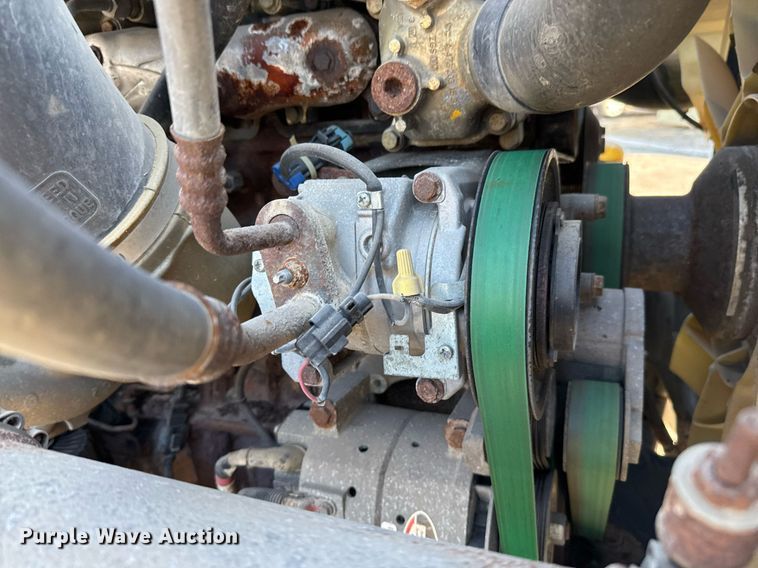 image for item EJ3290 2013 Freightliner Cascadia semi truck