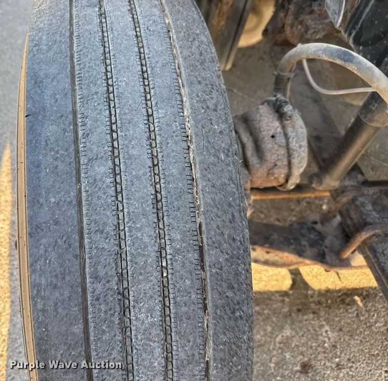 image for item EJ3290 2013 Freightliner Cascadia semi truck