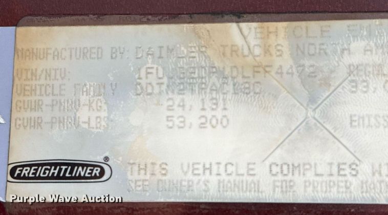 image for item EJ3290 2013 Freightliner Cascadia semi truck