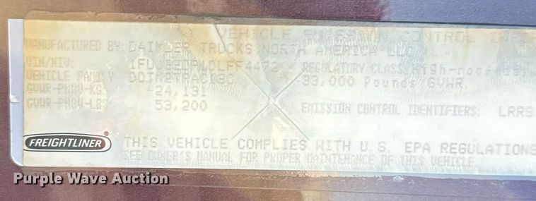 image for item EJ3290 2013 Freightliner Cascadia semi truck