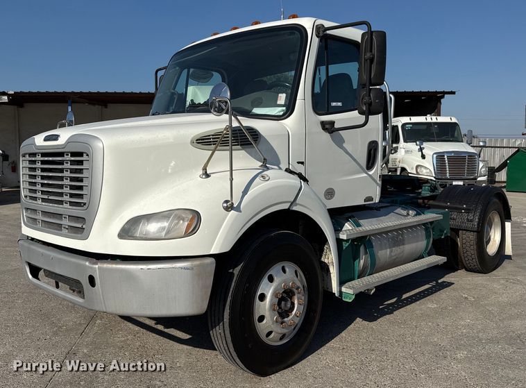 image for item EJ3291 2015 Freightliner Business Class M2 semi truck