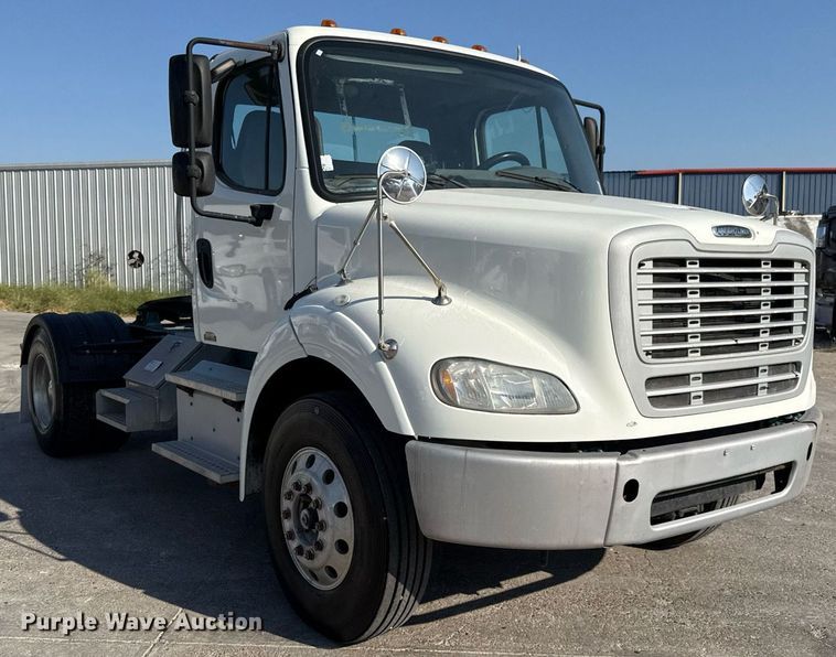 image for item EJ3291 2015 Freightliner Business Class M2 semi truck