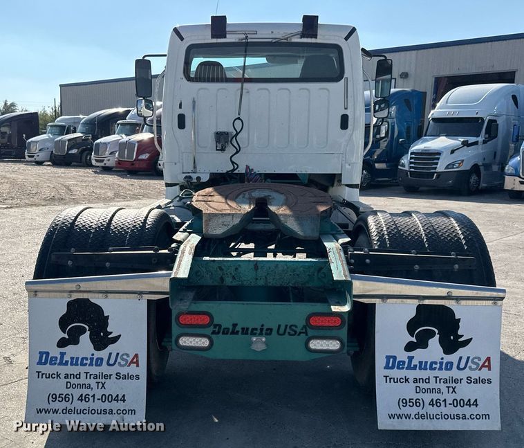 image for item EJ3291 2015 Freightliner Business Class M2 semi truck