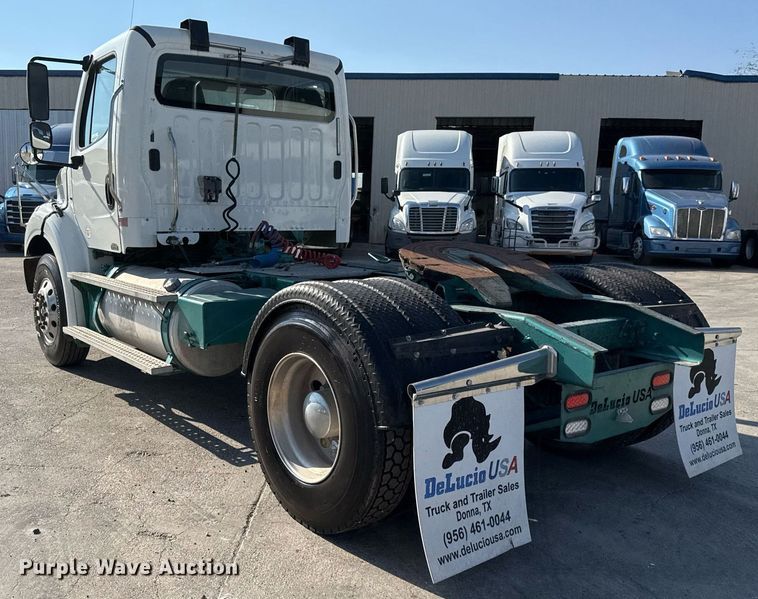 image for item EJ3291 2015 Freightliner Business Class M2 semi truck