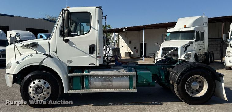 image for item EJ3291 2015 Freightliner Business Class M2 semi truck