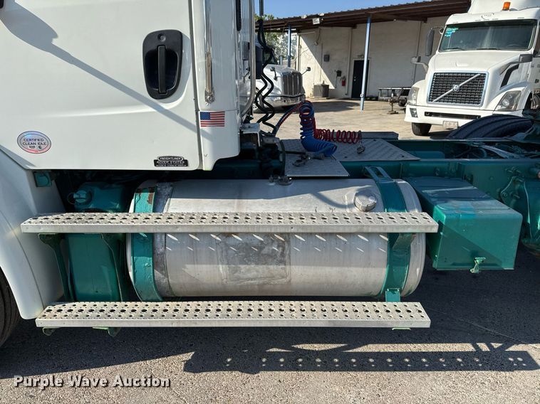 image for item EJ3291 2015 Freightliner Business Class M2 semi truck