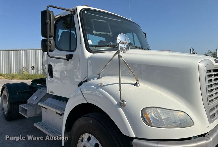 image for item EJ3291 2015 Freightliner Business Class M2 semi truck