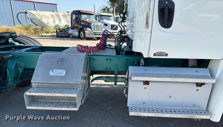 image for item EJ3291 2015 Freightliner Business Class M2 semi truck