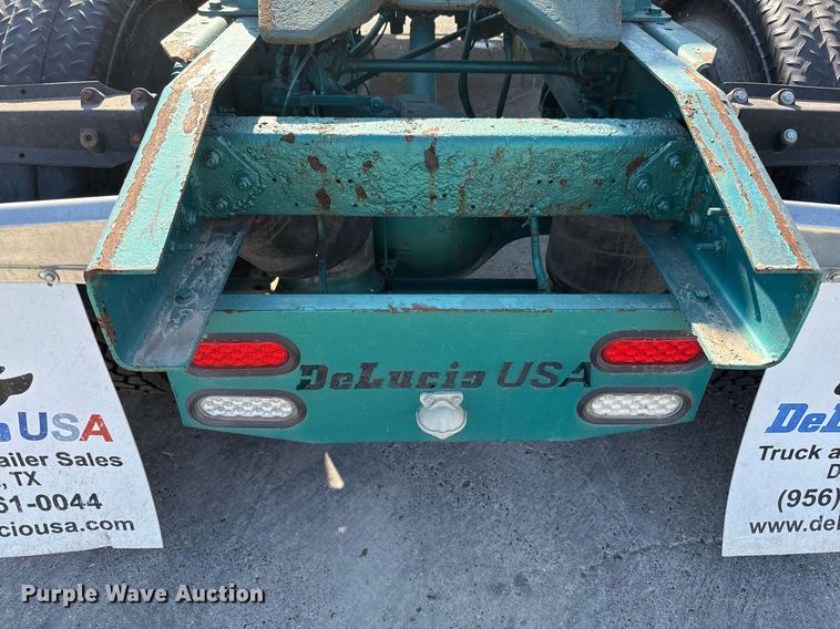 image for item EJ3291 2015 Freightliner Business Class M2 semi truck