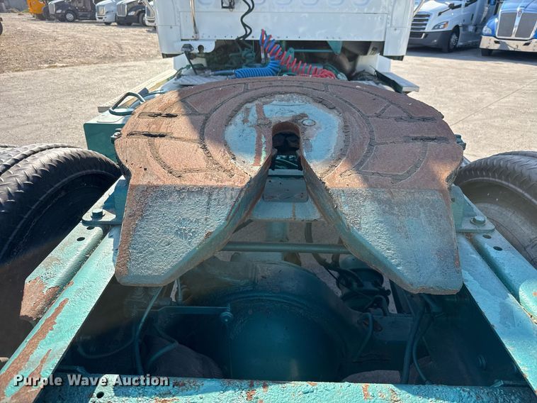 image for item EJ3291 2015 Freightliner Business Class M2 semi truck