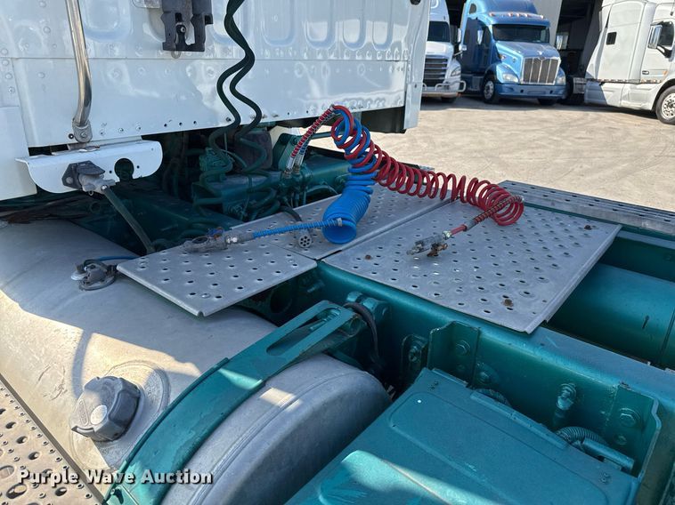 image for item EJ3291 2015 Freightliner Business Class M2 semi truck