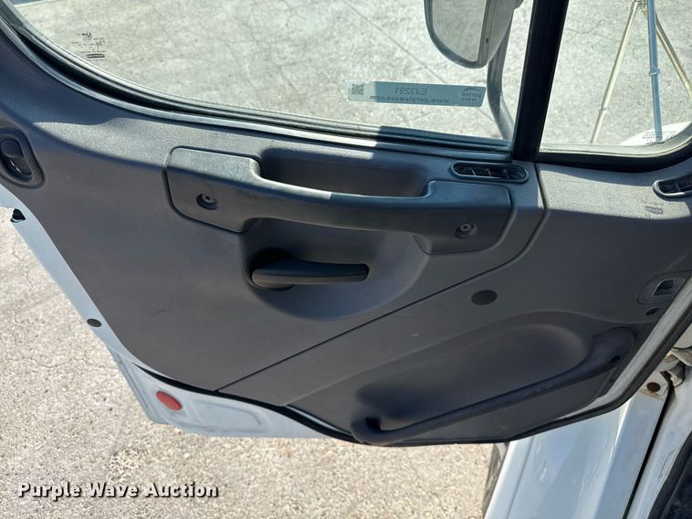 image for item EJ3291 2015 Freightliner Business Class M2 semi truck