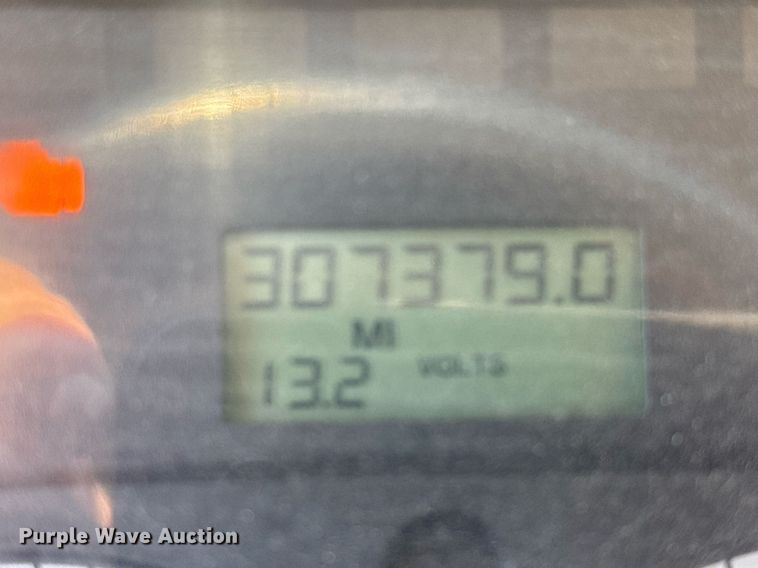 image for item EJ3291 2015 Freightliner Business Class M2 semi truck