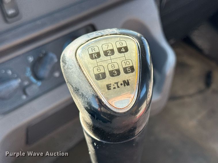 image for item EJ3291 2015 Freightliner Business Class M2 semi truck