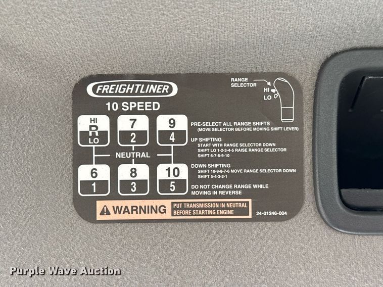 image for item EJ3291 2015 Freightliner Business Class M2 semi truck